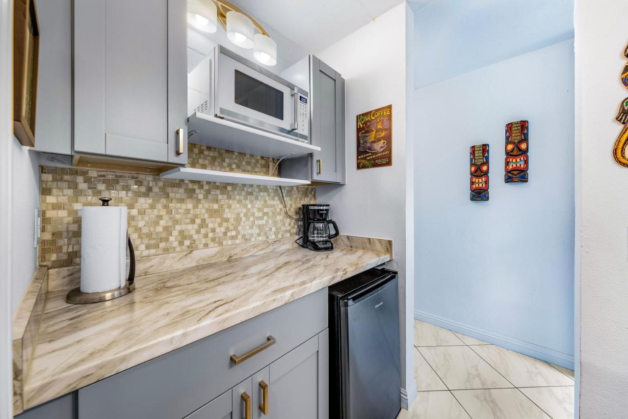 Downtown Hawaiian Theme Condo With Hot Tub, Pool & Beach - Kona Islander Inn 凯路亚-科纳 外观 照片
