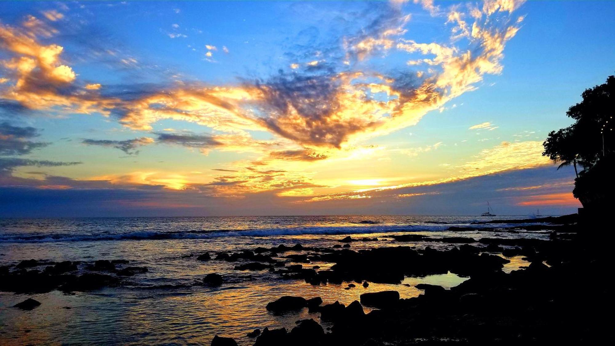 Downtown Hawaiian Theme Condo With Hot Tub, Pool & Beach - Kona Islander Inn 凯路亚-科纳 外观 照片