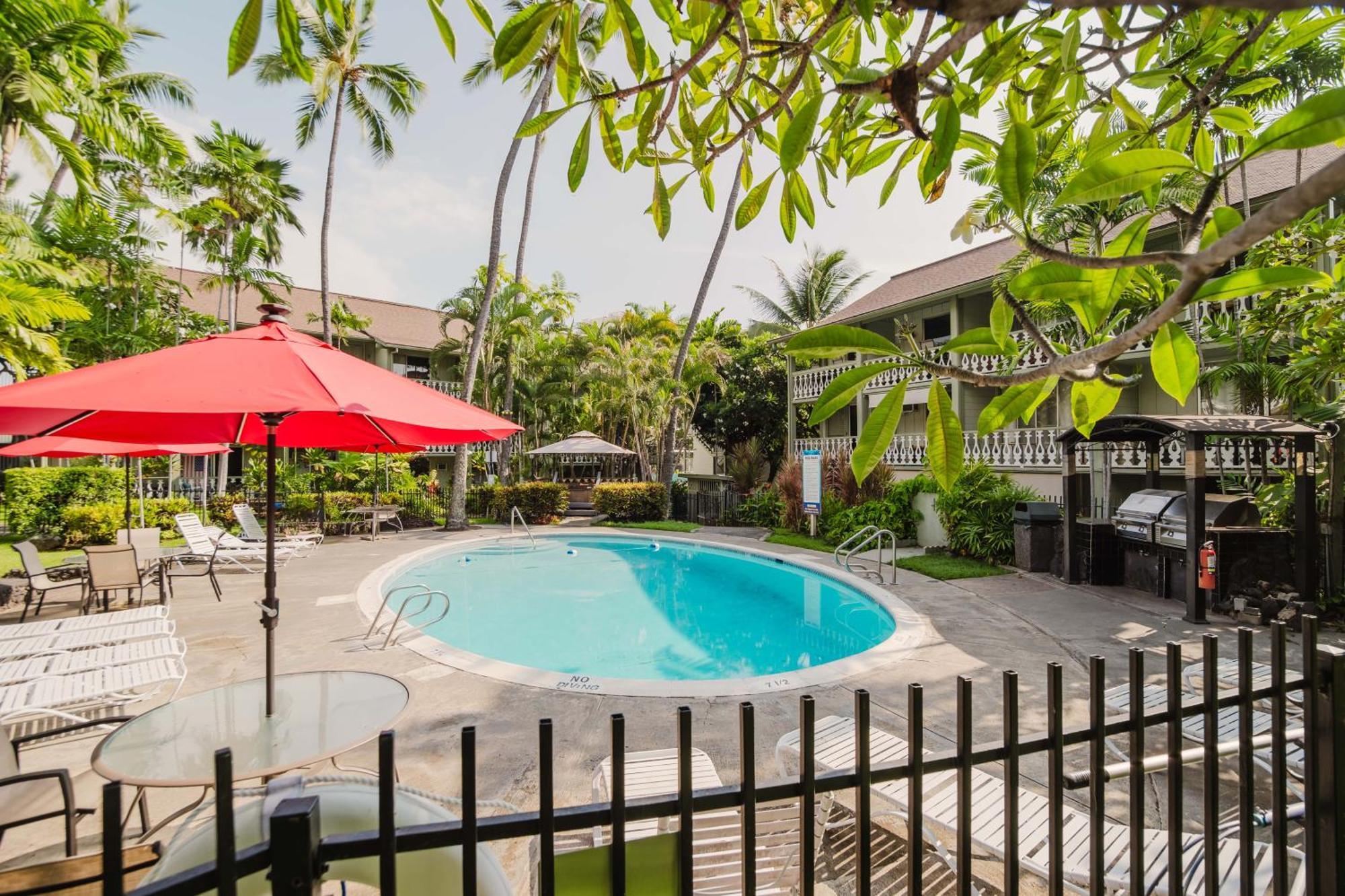 Downtown Hawaiian Theme Condo With Hot Tub, Pool & Beach - Kona Islander Inn 凯路亚-科纳 外观 照片