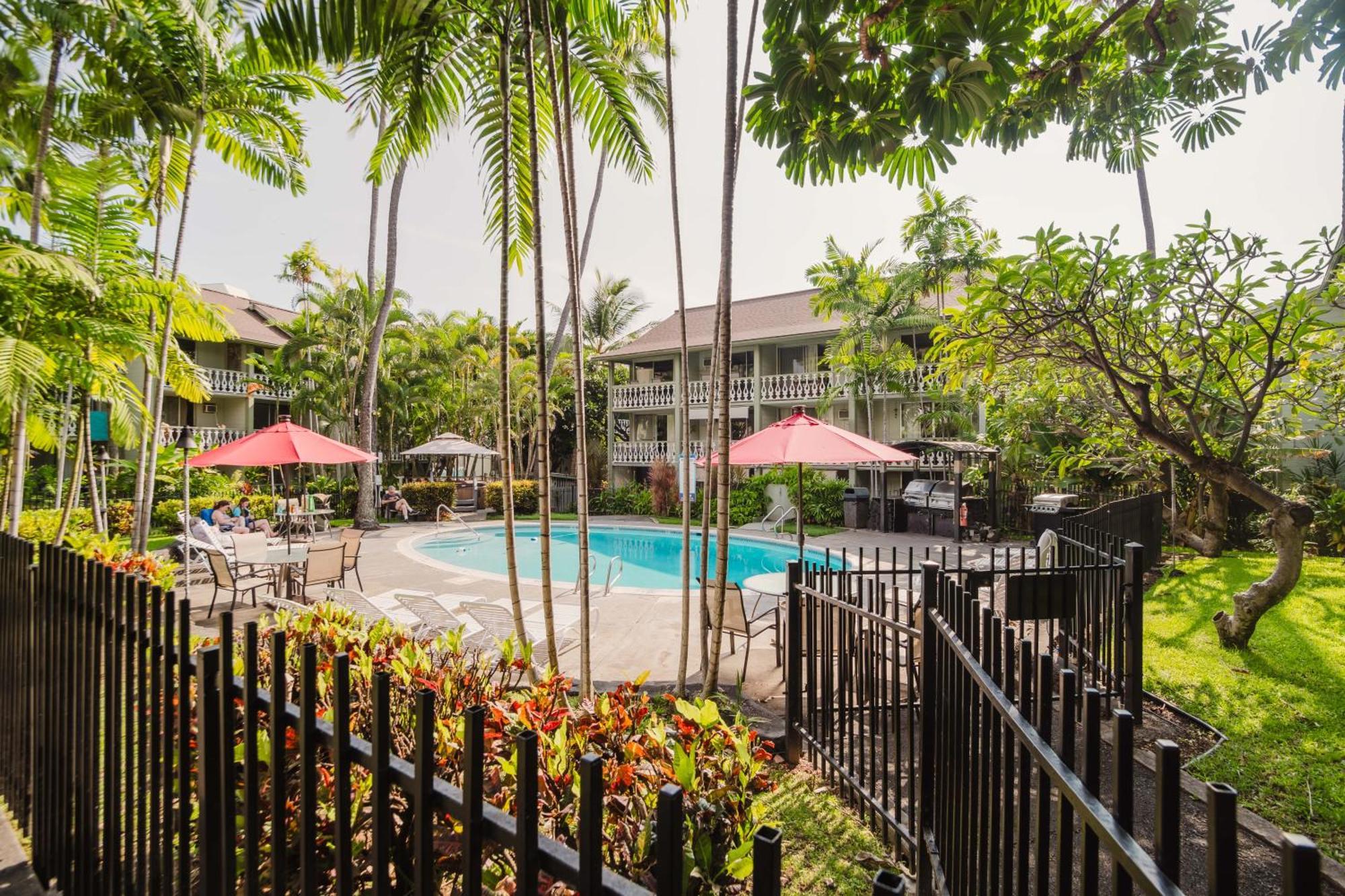 Downtown Hawaiian Theme Condo With Hot Tub, Pool & Beach - Kona Islander Inn 凯路亚-科纳 外观 照片